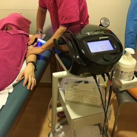 Centro de Fisioterapia Milagros Fernández persona en terapia